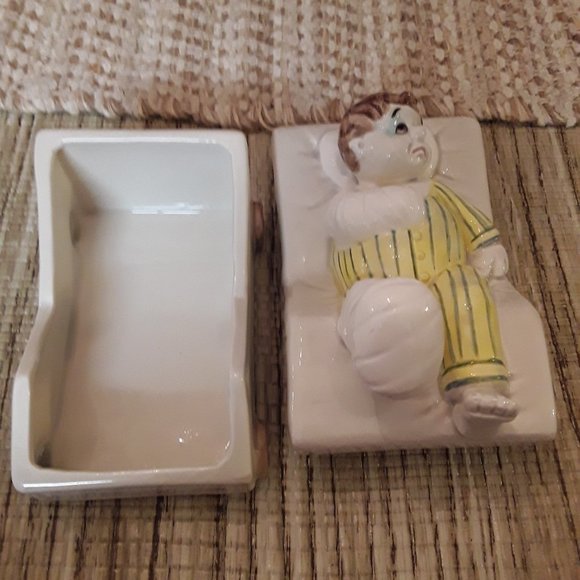 Omnibus Poor Me Man Broken Arm Leg Trinket Box - Picture 7 of 9